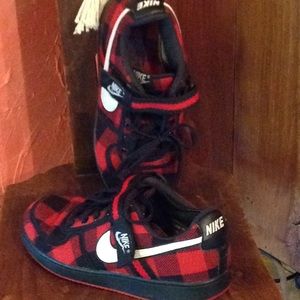 Plaid tennis shoes